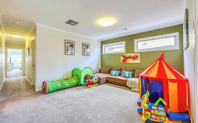 StayAU Spacious Stay Point Cook