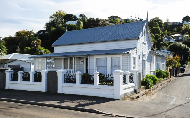 Puriri Downtown Villa - Napier Holiday Home