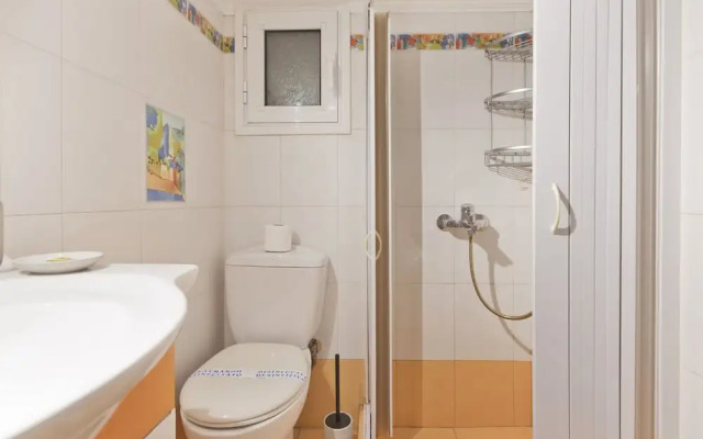 Irida With 1 Bedrooms and 1 Bathrooms