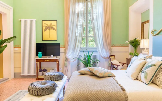 Villa Hugo in Lucca With 5 Bedrooms and 6 Bathrooms