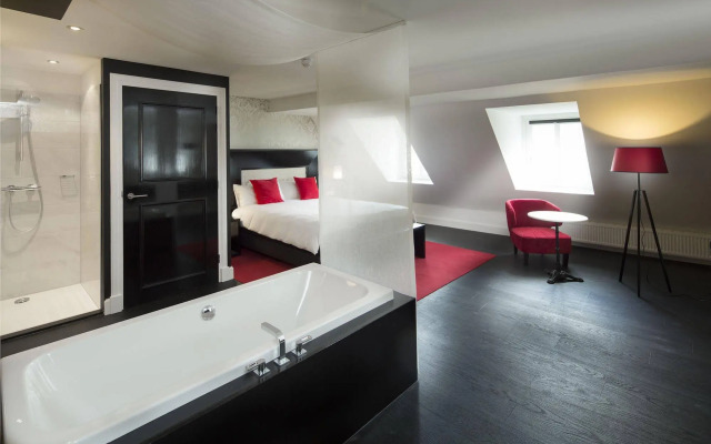 Le Theatre Hotel