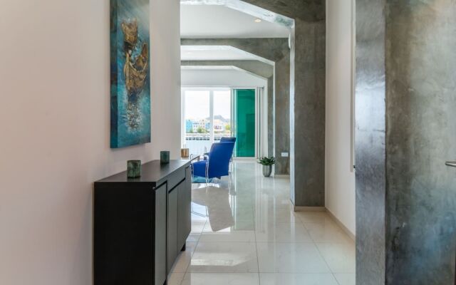 Luxurious Yacht View Apt w Balcony at Famous Handelskade