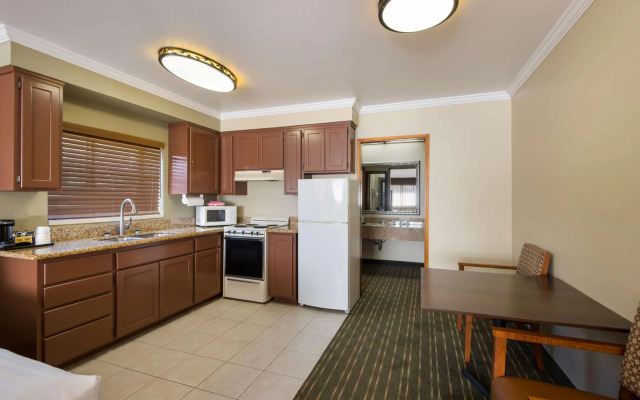 Best Western Holiday Hotel