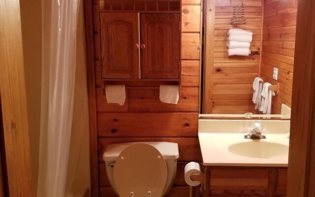 Tanglewood Motel and Log Cabins