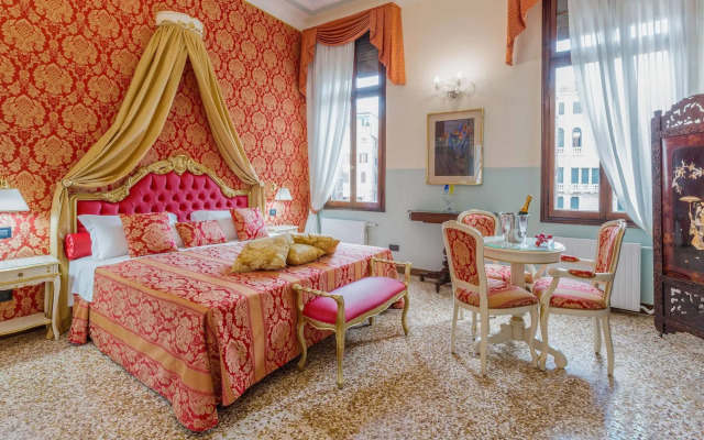Friendly Venice Suites