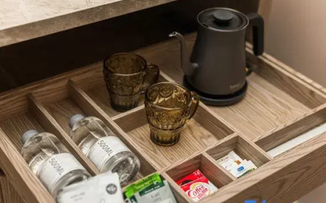 Mercure Hotel Xinyang Baopeng Square
