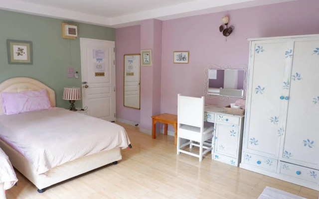 Rungnatee Place & Boutique Hotel