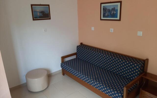 Tasteful apartment in Mpenitses with shared pool