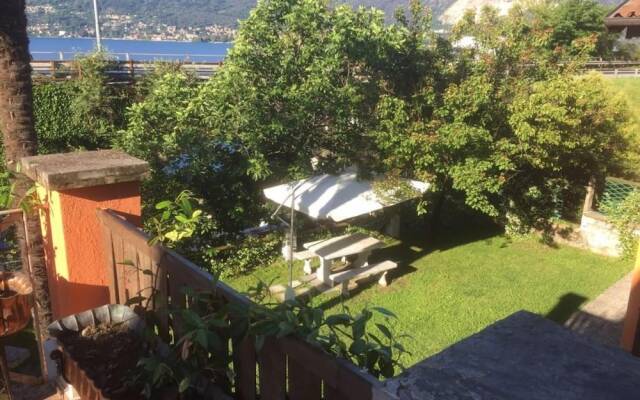 Gelsomino 1 Apartment With Lake View and Beach