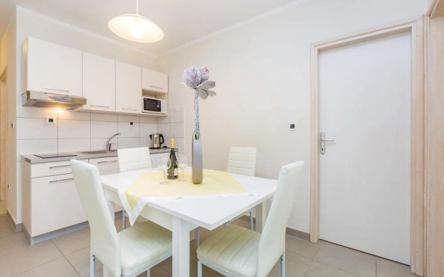 Amazing Home in Pinezici With Wifi and 2 Bedrooms