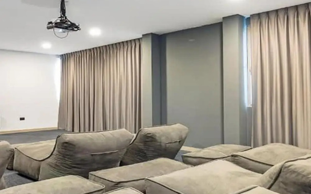 Zoho Skies Amazing View Sleeps 6