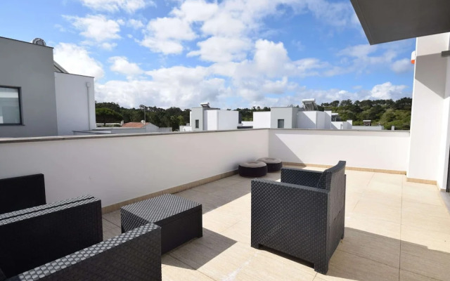 Lavish Villa in Foz do Arelho With Private Pool