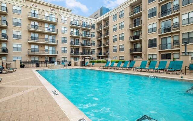 Executive Suite With Pool & Gym