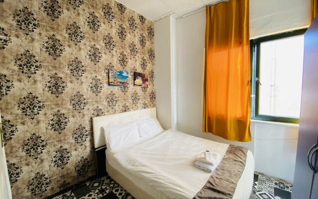 Zeus Convenient Suit İstanbul