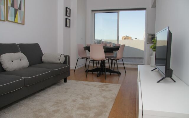 Liiiving in Porto Bright Balcony Apartment