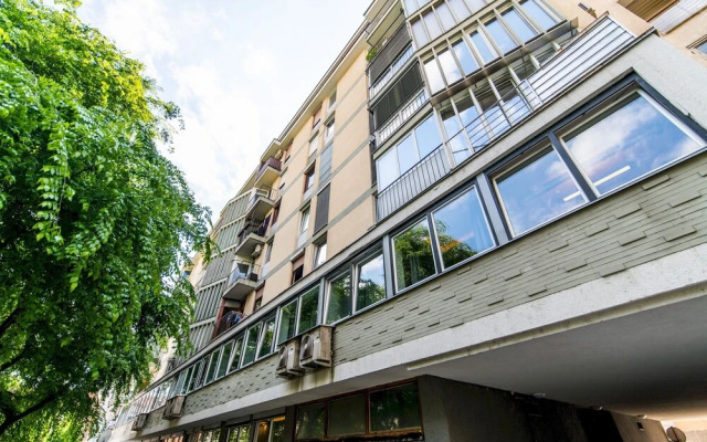 Cozy, Spacious & Sunny in Heart of City Center