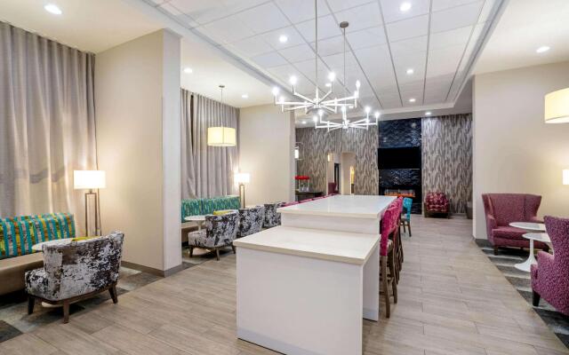 La Quinta Inn & Suites by Wyndham Columbus MS