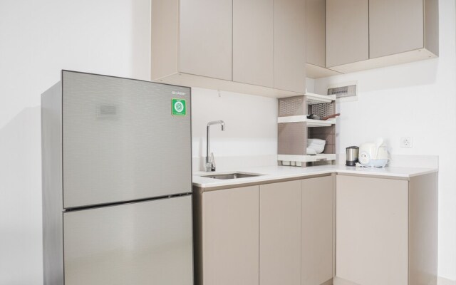 Stunning And Strategic 2Br Gold Coast Apartment Near Pik