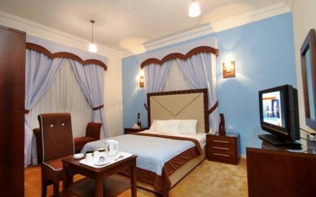 Royal Hotel And Suites