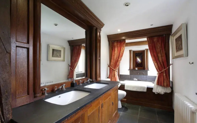 Harlington Manor