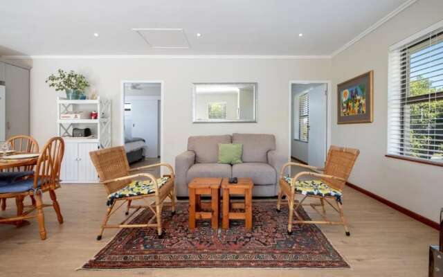 Steenbok House Self Catering Apartment