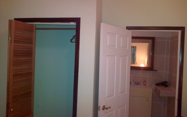 Silver Palm Guest House Turks and Caicos