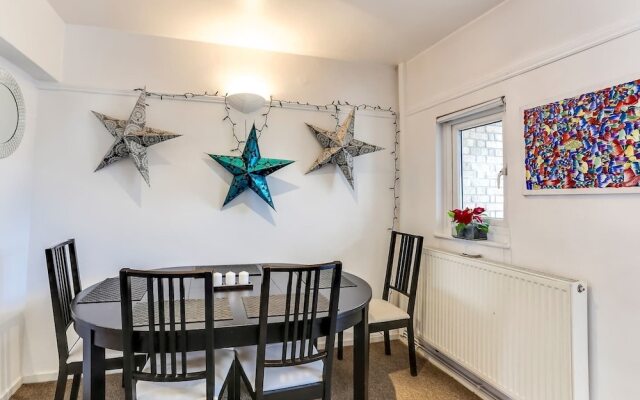 West London 3 bed Home Next to the River!