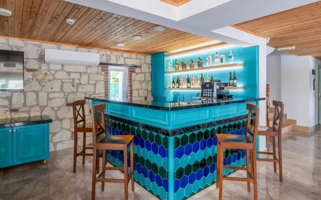 Dam Hotel Lara