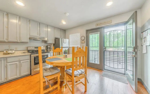 Condo Near Midtown Ruidoso w/ Furnished Deck!