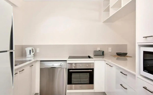 Beachcomber Unit 2 7 Dingle Ave