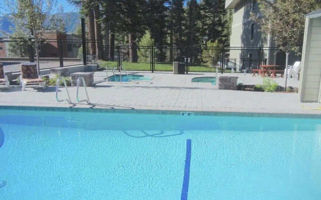 Two Bedroom Units at 1849 Condos with 3 Hot Tubs & Slopeside