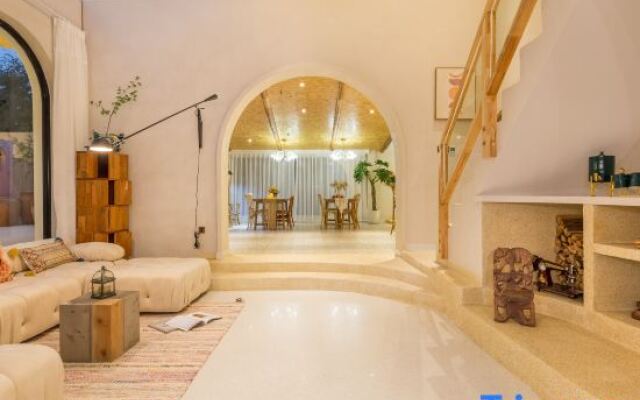 Sanjian Homestay (Shanghai International Tourism Resort)