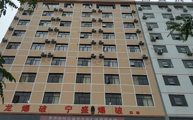 IU Hotels·Bijie Weining Caohai Railway Station