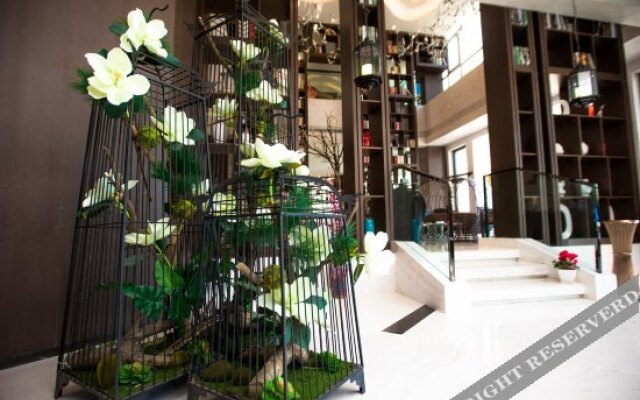 Elong Deluxe International Hotel (Yingcheng Plaza Yigou City)