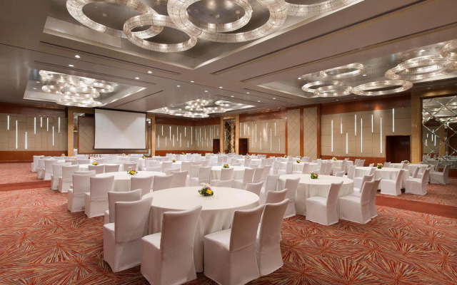 Sheraton Grand Bangalore Hotel at Brigade Gateway