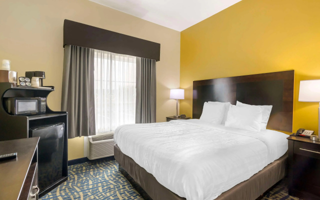 Best Western Plus Brunswick Inn & Suites