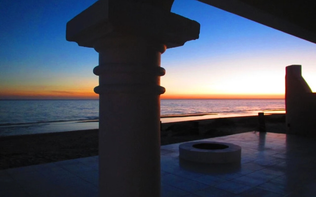 Playa Encanto Scenic Gem Ocean Front Home