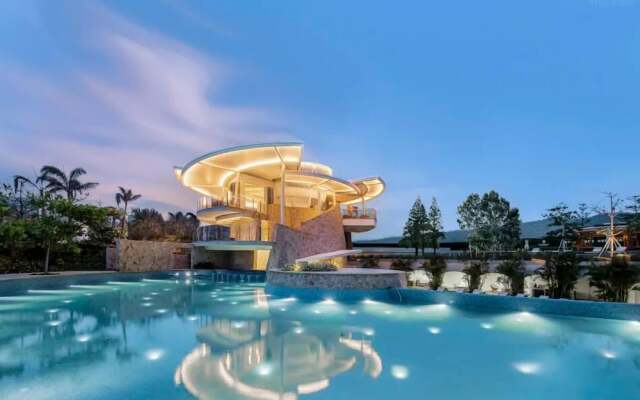 Silver Sands Hotel By RìChū