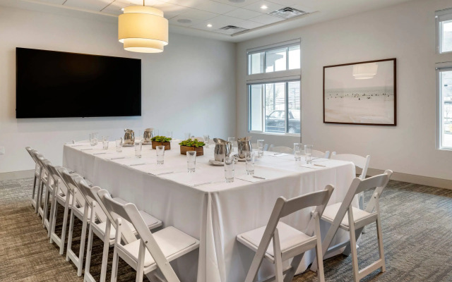 Cambria Hotel Calabasas - Malibu