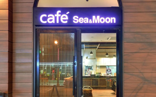 Sea & Moon Tourist Hotel