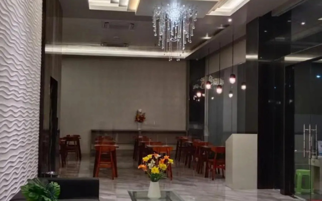 Grand   Thamrin  Hotel