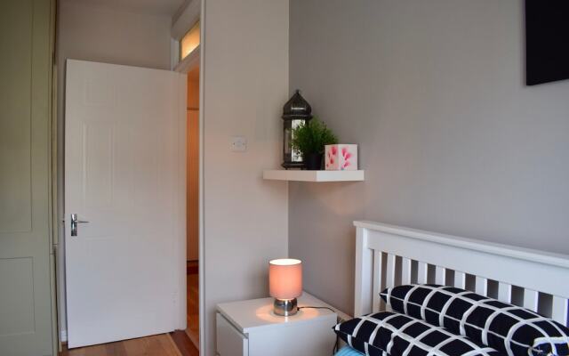 Central 1 Bedroom Next to Hapenny Bridge