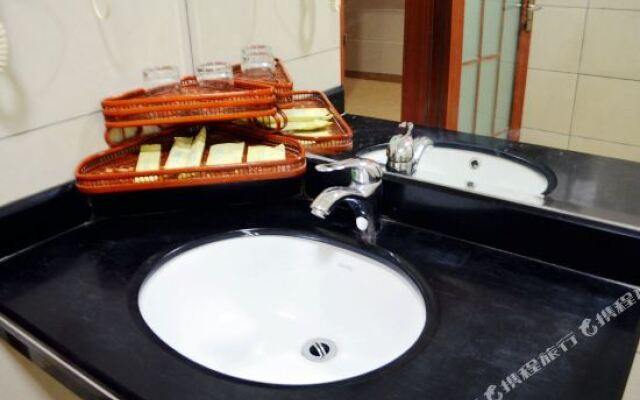 Nancheng Business Hotel