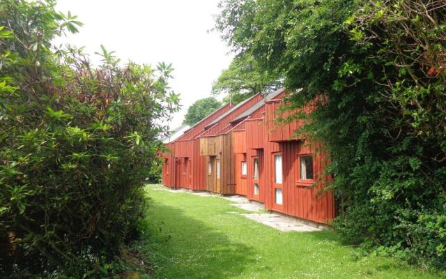 28 Yew Lodge