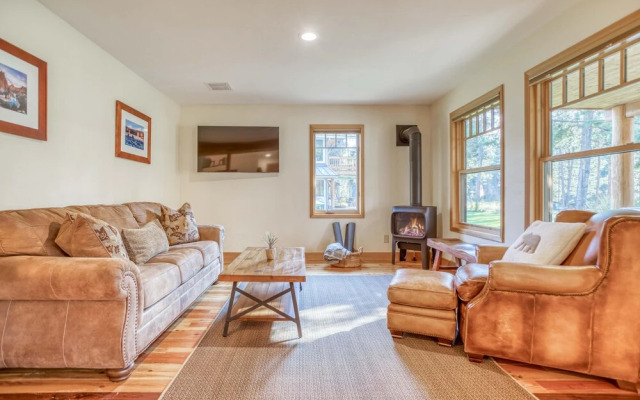 The Settle Inn Riverfront Retreat