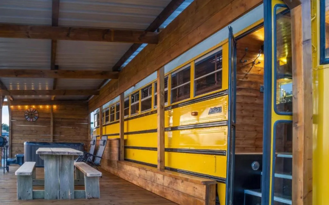 American School Bus - 1 Bedroom  - Blossom Farm - Tiers Cross