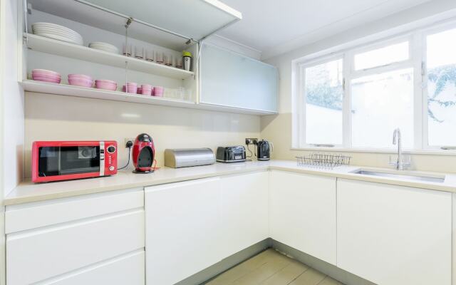 Bright Welcoming Apartment With Terrace, Fulham 3 bed