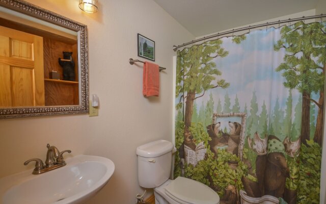 Bear Paws 2 Bedroom House