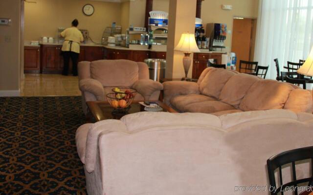 Holiday Inn Express & Suites Richmond, an IHG Hotel