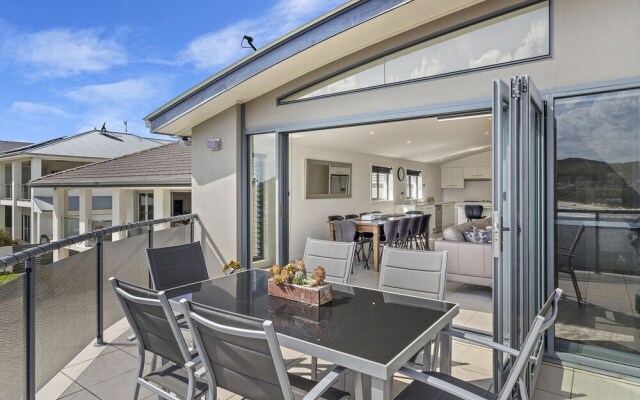 Fingal Breeze at Fingal Bay